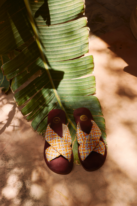 oli sandals, made in marrakech, sustainable fashion, sandales tout en cuir, bio based leather, carbon neutral leather, custom made sandals, made to order, ethically made, ethically sourced,  Modifier le texte alternatif
