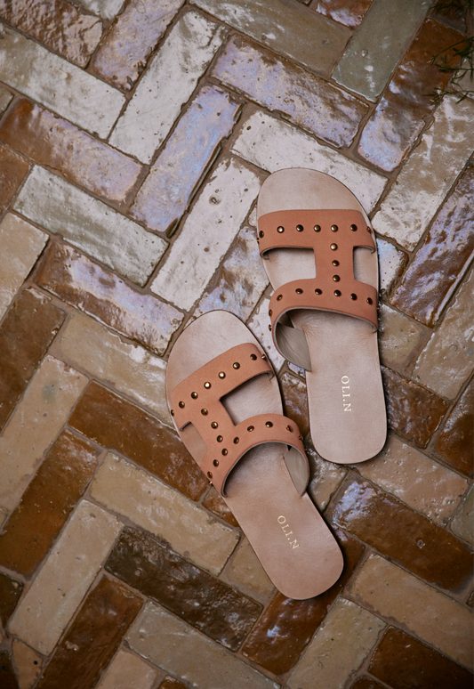 OLI FLAT SLIDE - NUDE RIVETS